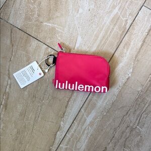 Lululemon clipable card pouch price tag removed description tag attached